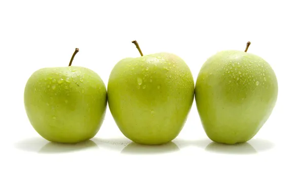 Tre saftiga äpplen — Stockfoto