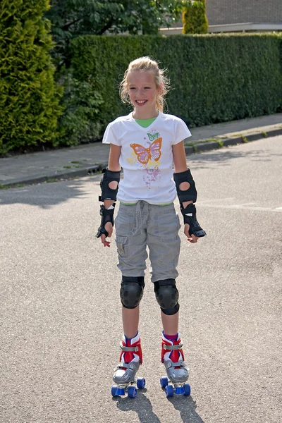 Menina no patins — Fotografia de Stock