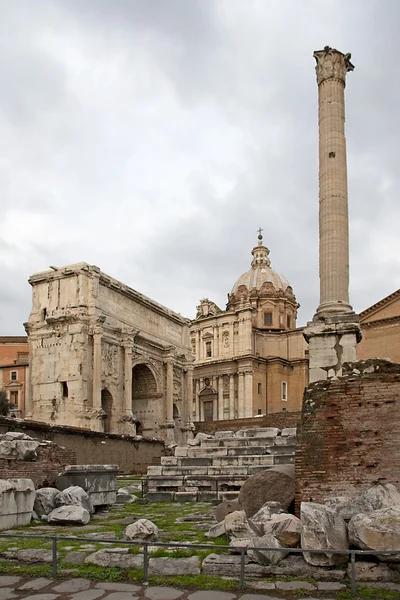 Foro Romano, Arco di Settimio в Риме — стоковое фото