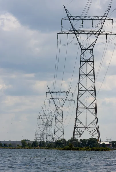 Maszt energii elektrycznej w Holandii — Zdjęcie stockowe