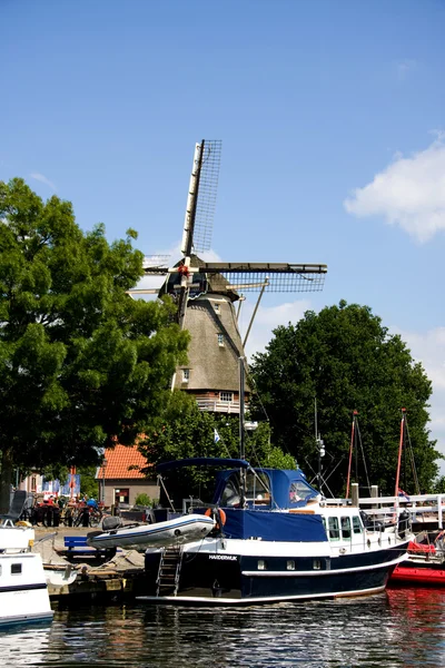 Ολλανδικός ανεμόμυλος στις Κάτω Χώρες — Φωτογραφία Αρχείου
