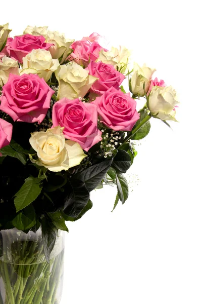 Прекрасный букет роз в вазе — стоковое фото