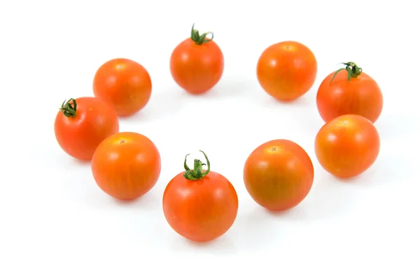 Tomates cherry frescos sobre blanco —  Fotos de Stock