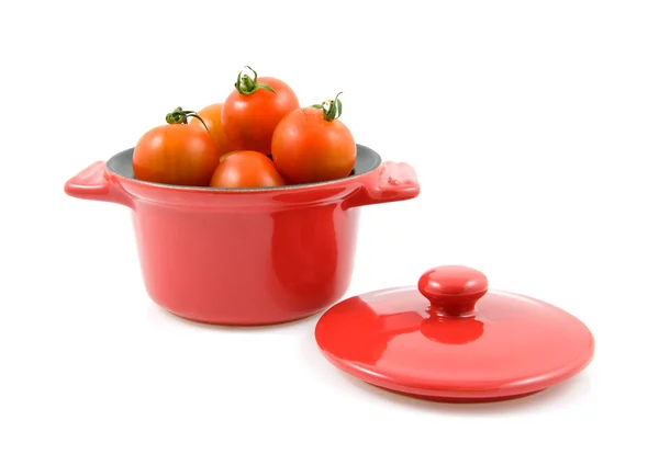 Casserole rouge aux tomates cerises — Photo