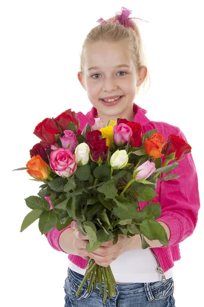 Девушка с букетом разноцветных роз — стоковое фото
