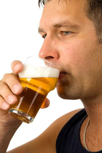 男人喝啤酒 — 图库照片