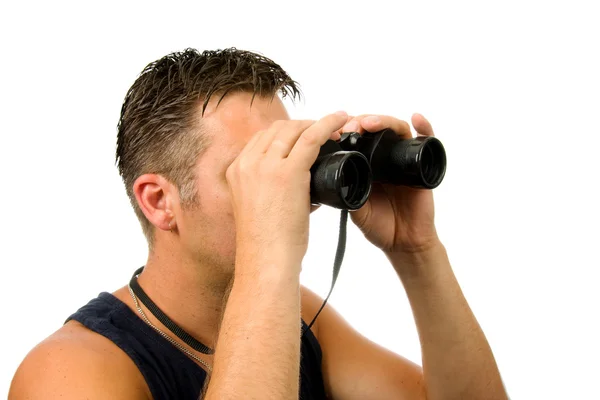 O homem está a olhar através do binocular — Fotografia de Stock
