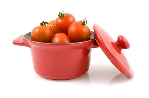 Casserole rouge aux tomates cerises — Photo