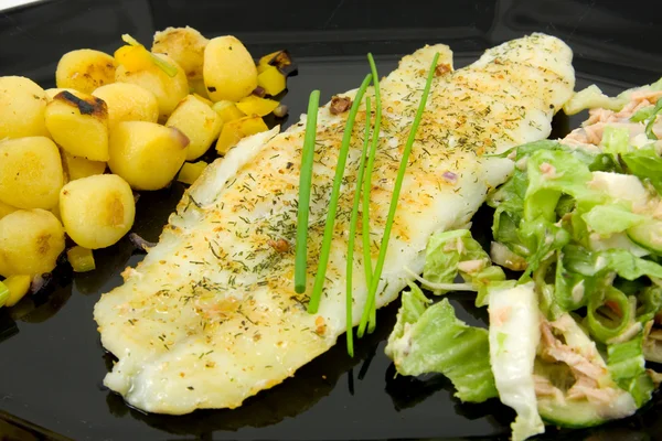 Plate with fish, potatoes and lettuce — Stock Photo, Image