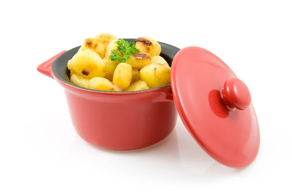 Red pan with fresh baked potatoes — Stock Photo, Image
