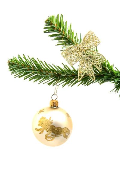 Piękną złotą piłkę Bożego Narodzenia — Zdjęcie stockowe