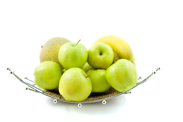 Fruitschaal met appels, bananen en meloen — Stockfoto