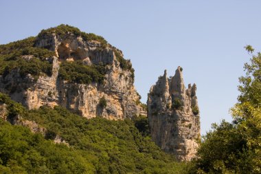 Katedral şeklinde kaya