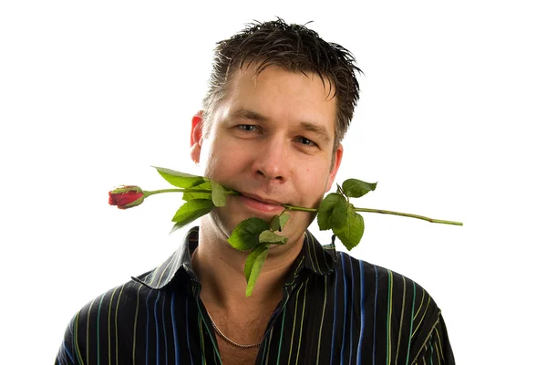 Молодий чоловік закоханий у троянду в роті — стокове фото