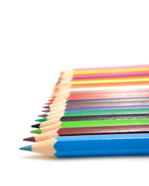 Χρωματιστά μολύβια σε μια σειρά — Φωτογραφία Αρχείου