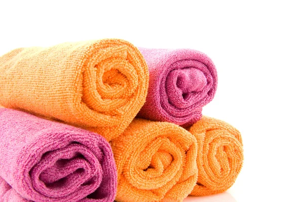 Rullar med färgglada handdukar — Stockfoto