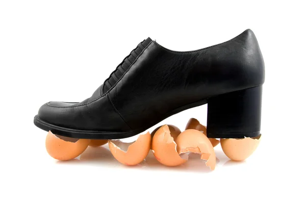 Caminhando sobre cascas de ovos — Fotografia de Stock