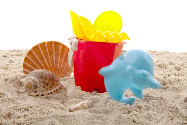 Brinquedos de plástico coloridos no bach — Fotografia de Stock