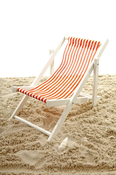 Strandstoel op zand — Stockfoto