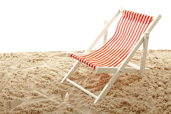 Strandstoel op zand — Stockfoto