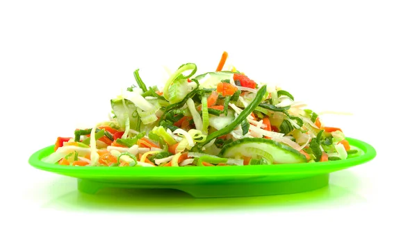 Ensalada de lechuga fresca verde en el plato — Foto de Stock