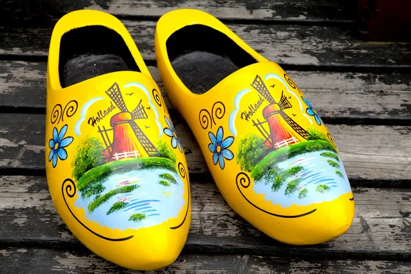 Tipik Hollanda tahta ayakkabılar boyalı — Stok fotoğraf