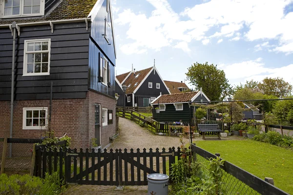 Köy marken tipik Hollanda evleri — Stok fotoğraf