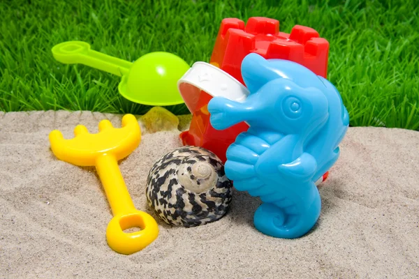 Plastik oyuncaklar plaj için oynamak — Stok fotoğraf