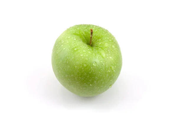 Manzana verde jugosa fresca con gotas de agua — Foto de Stock