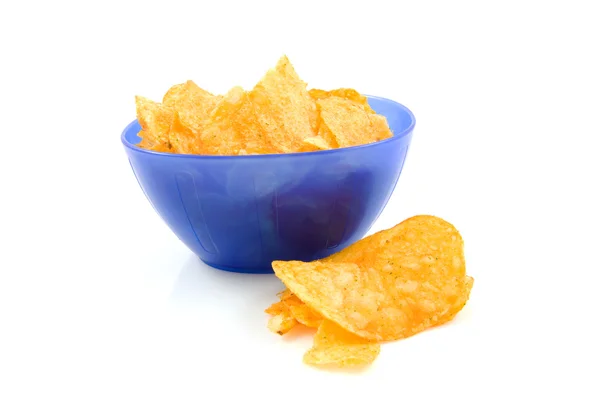 Bolonki chipsy w miska niebieski — Zdjęcie stockowe
