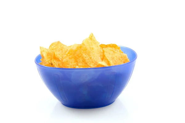 Bolonki chipsy w miska niebieski — Zdjęcie stockowe