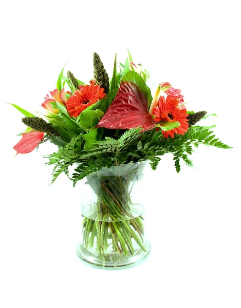 Bouquet de fleurs dans un vase en verre — Photo