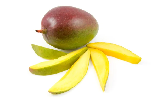 Čerstvé mango ovoce s plátky — Stock fotografie