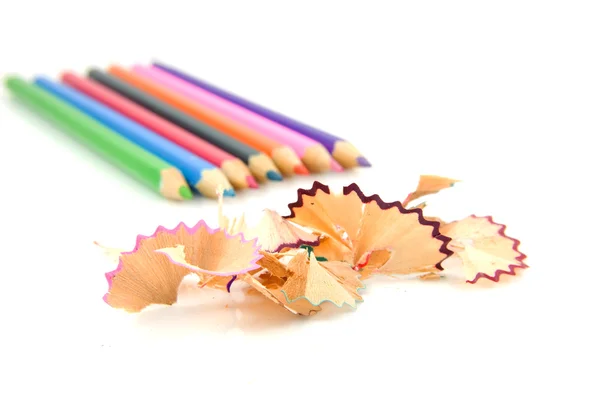 Färgglada pennor och spån — Stockfoto