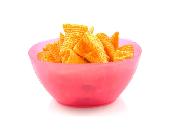 Roze Kom gevuld met aardappel chips — Stockfoto