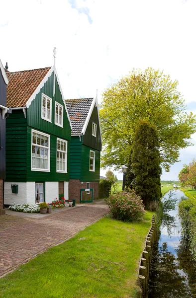 Типово голландських будинків у Marken — стокове фото