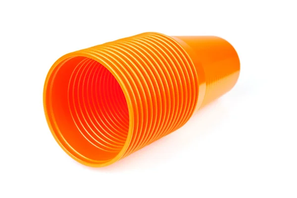 Stapel orangefarbener Plastikbecher — Stockfoto