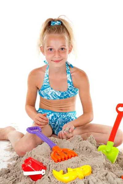 Menina jovem em praia desgaste — Fotografia de Stock