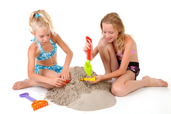 Jonge meisjes in strand slijtage — Stockfoto