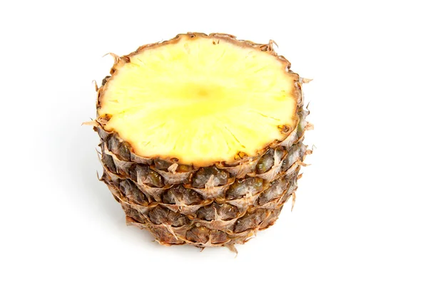 Polovinu snížit ananas — Stock fotografie