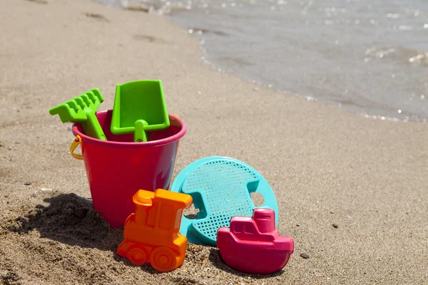 Barevné plastové plážové hračky — Stock fotografie