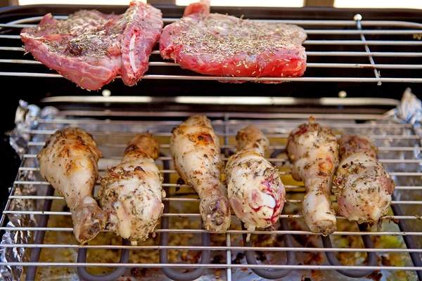 Carne en la barbacoa —  Fotos de Stock