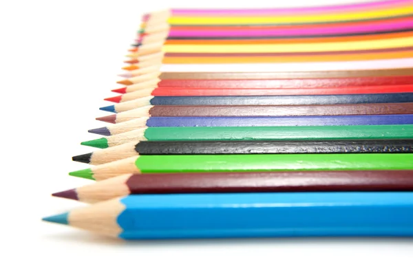 Crayons de couleur dans une rangée — Photo