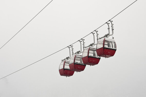 Snow cablecar