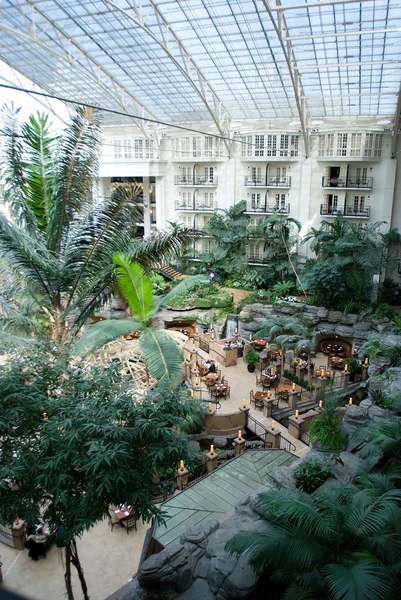 Atrium in een resorthotel — Stockfoto