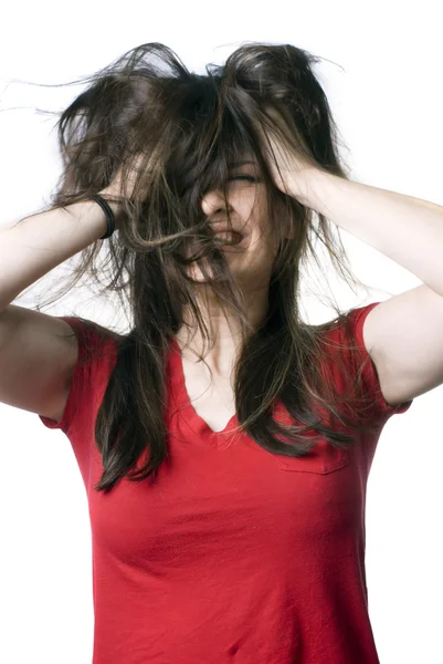 Νεαρή γυναίκα κουνάει τα μαλλιά της — Φωτογραφία Αρχείου