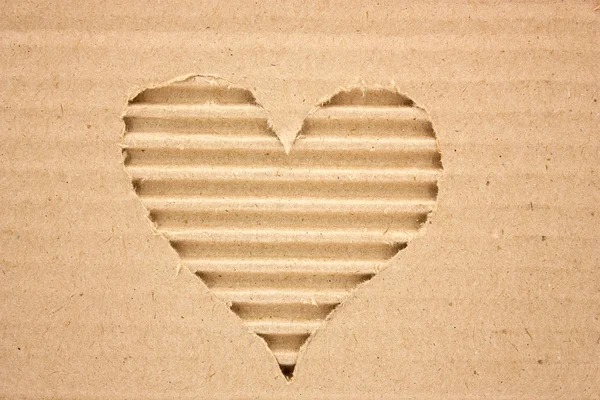 Grunge hjärtat på trasig kartong — Stockfoto