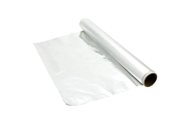 Un rouleau de papier d'aluminium de cuisine isolé sur blanc — Photo