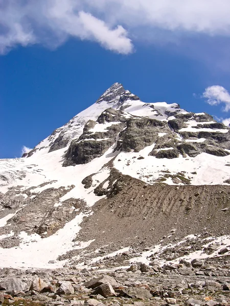Het hoogtepunt van de hoge bergen — Stockfoto