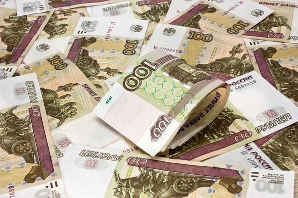 盆的钱为 100 卢布 — 图库照片